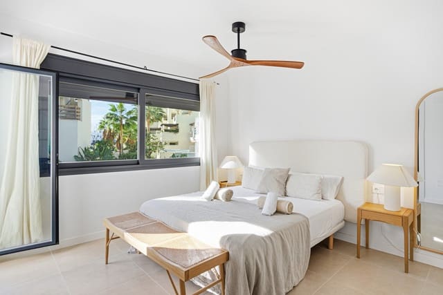 3 soveværelse Byhus til salg i Estepona med swimmingpool garage - € 549.900 (Ref: 9451380)