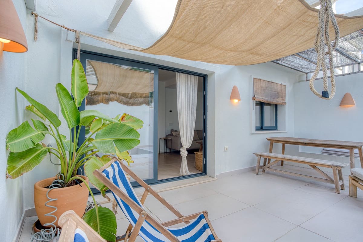 3 soveværelse Byhus til salg i Estepona med swimmingpool garage - € 549.900 (Ref: 9451380)