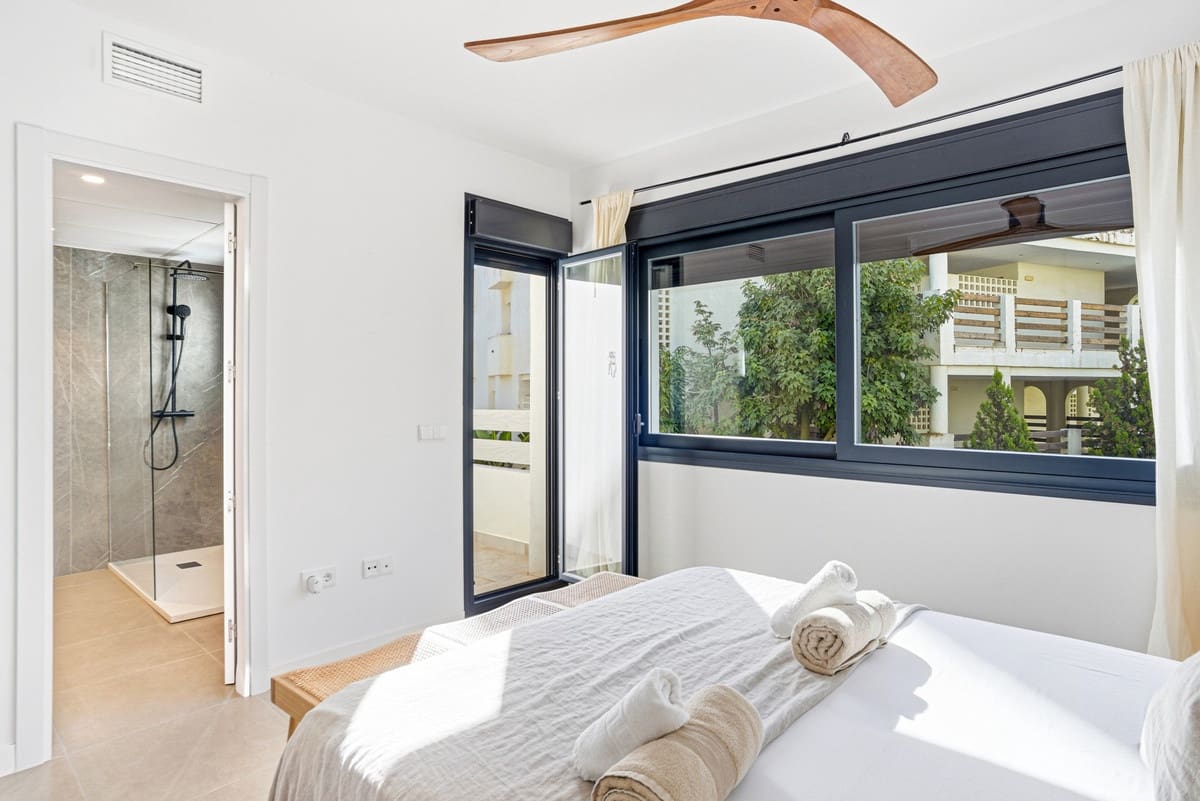 3 soveværelse Byhus til salg i Estepona med swimmingpool garage - € 549.900 (Ref: 9451380)