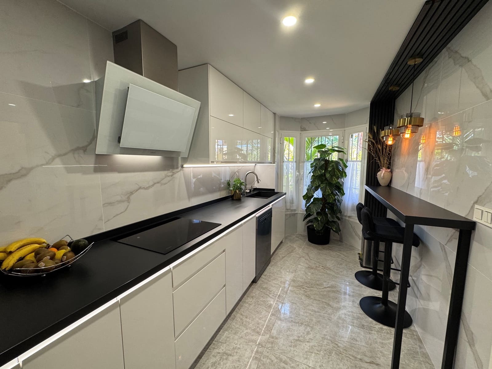 4 bedroom Townhouse for sale in Calahonda with pool garage - € 660,000 (Ref: 9451418)