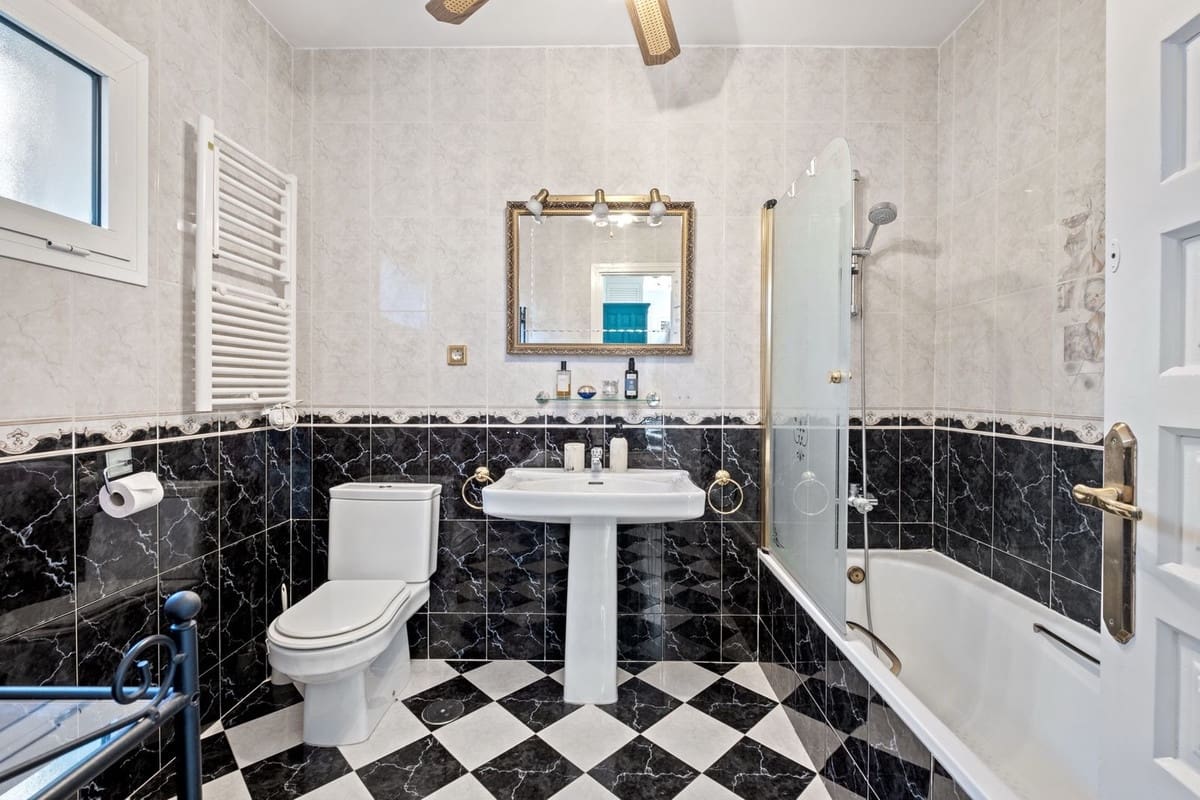 6 soveværelse Villa til salg i Calahonda med swimmingpool garage - € 1.200.000 (Ref: 9451469)