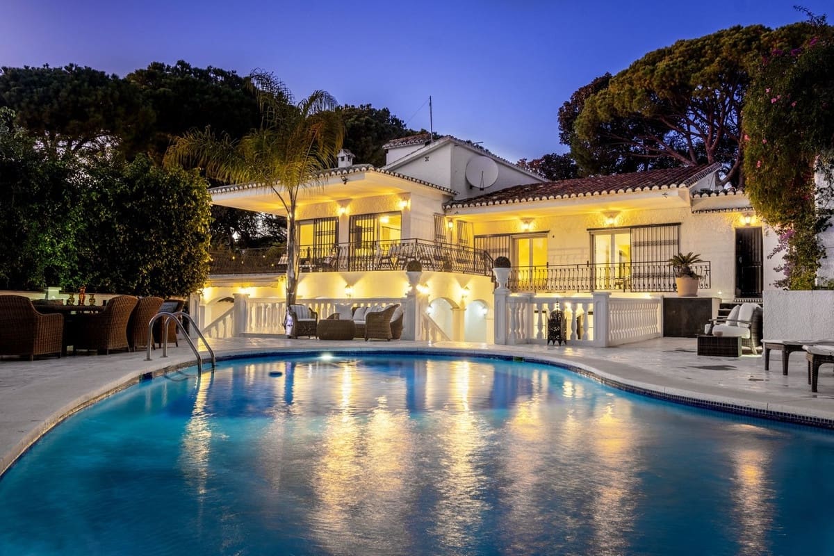 6 soveværelse Villa til salg i Calahonda med swimmingpool garage - € 1.200.000 (Ref: 9451469)