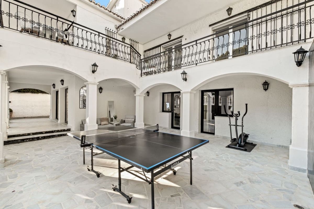 6 soveværelse Villa til salg i Calahonda med swimmingpool garage - € 1.200.000 (Ref: 9451469)