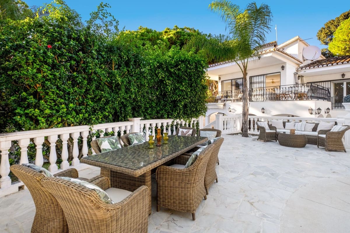 6 soveværelse Villa til salg i Calahonda med swimmingpool garage - € 1.200.000 (Ref: 9451469)