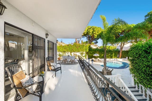 6 soveværelse Villa til salg i Calahonda, Mijas med swimmingpool garage - € 1.200.000 (Ref: 9451469)