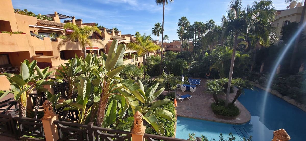 2 quarto Apartamento para venda em Estepona com piscina garagem - 369 500 € (Ref: 9451485)