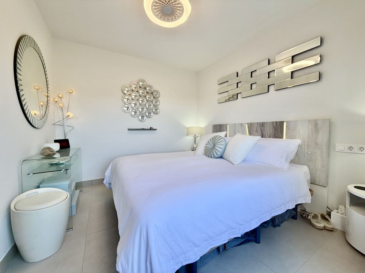 2 sypialnia Penthouse na sprzedaż w La Cala de Mijas z basenem garażem - 995 000 € (Ref: 9453277)