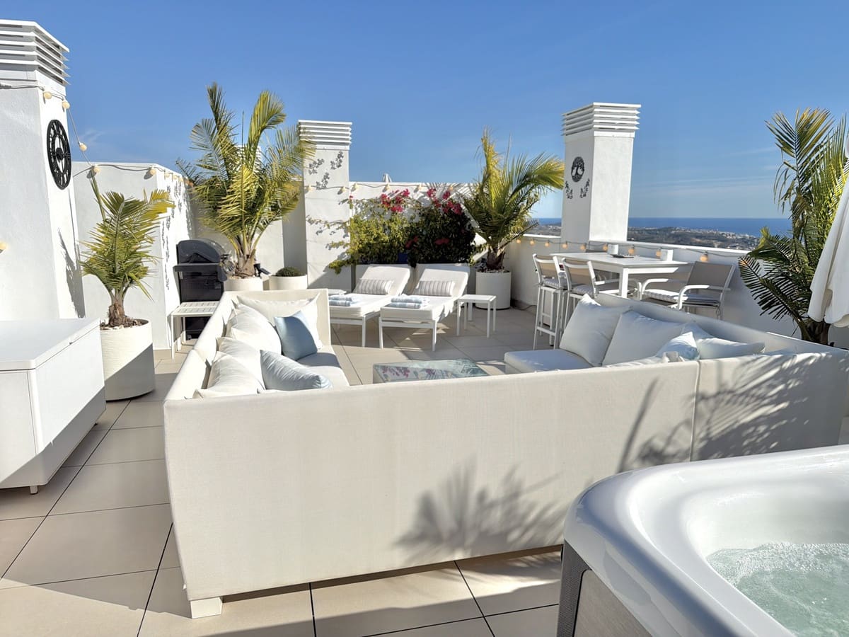 2 sypialnia Penthouse na sprzedaż w La Cala de Mijas z basenem garażem - 995 000 € (Ref: 9453277)