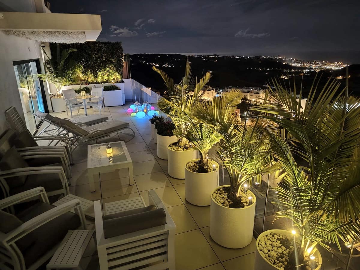 2 sypialnia Penthouse na sprzedaż w La Cala de Mijas z basenem garażem - 995 000 € (Ref: 9453277)