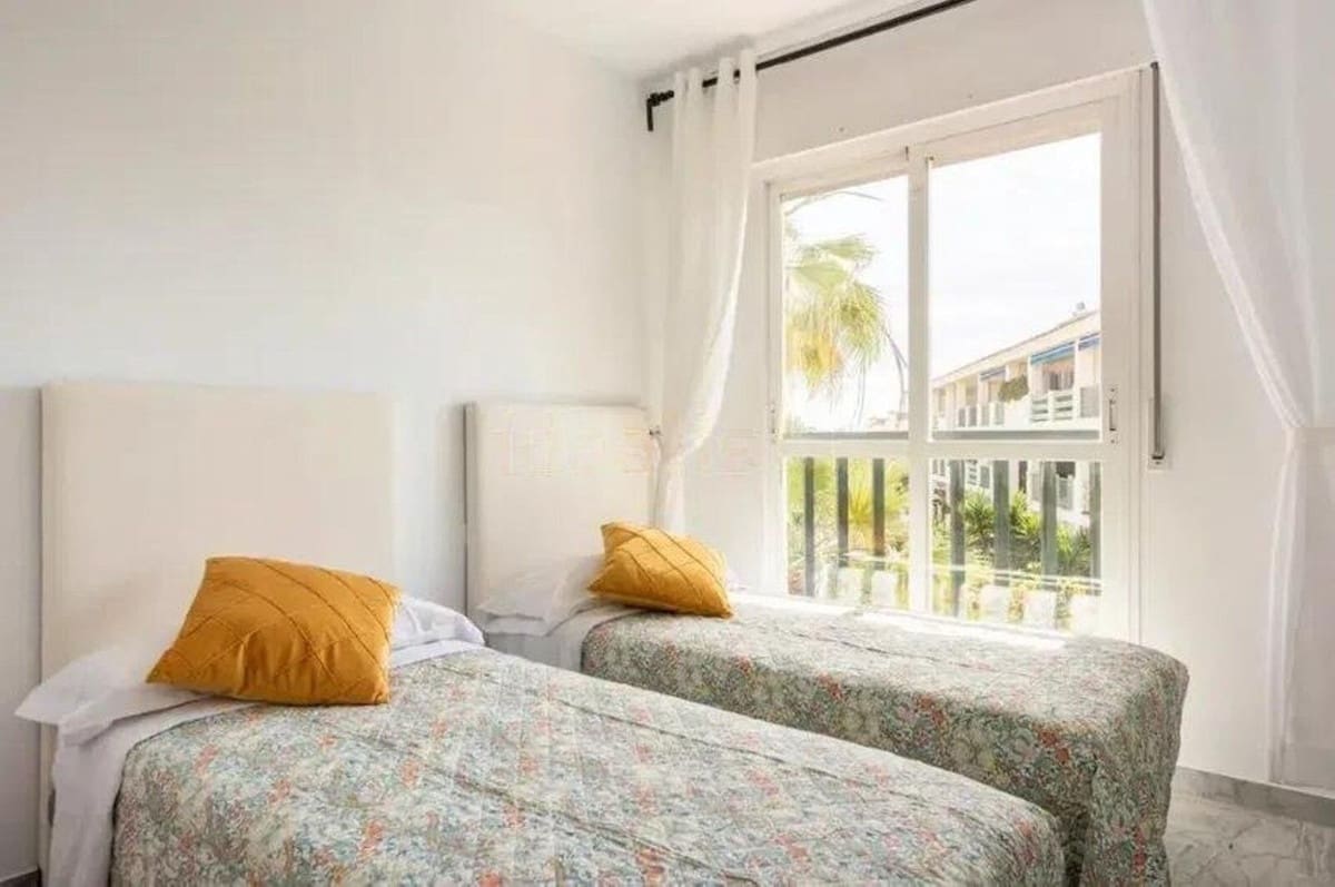 2 bedroom Apartment for sale in Nueva Andalucia with pool garage - € 397,000 (Ref: 9453429)