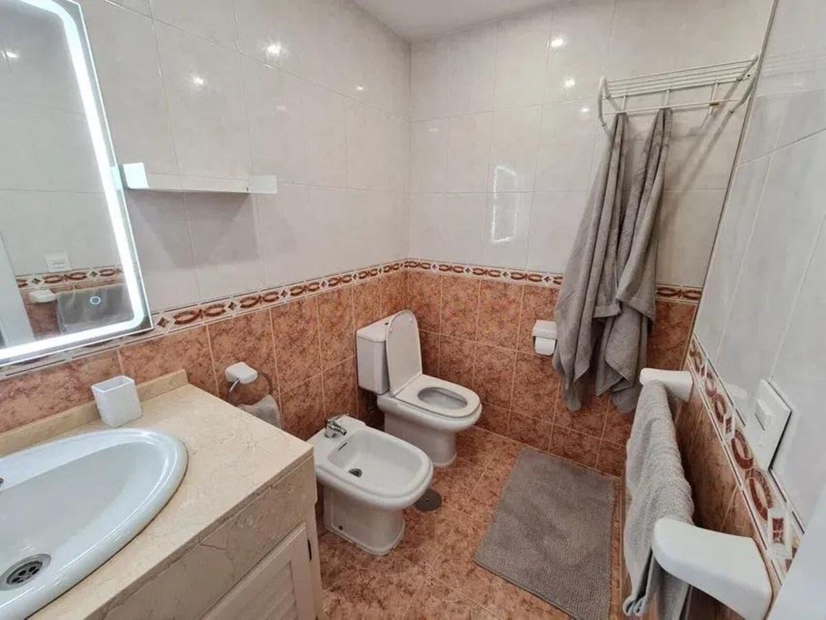 2 bedroom Apartment for sale in Nueva Andalucia with pool garage - € 397,000 (Ref: 9453429)