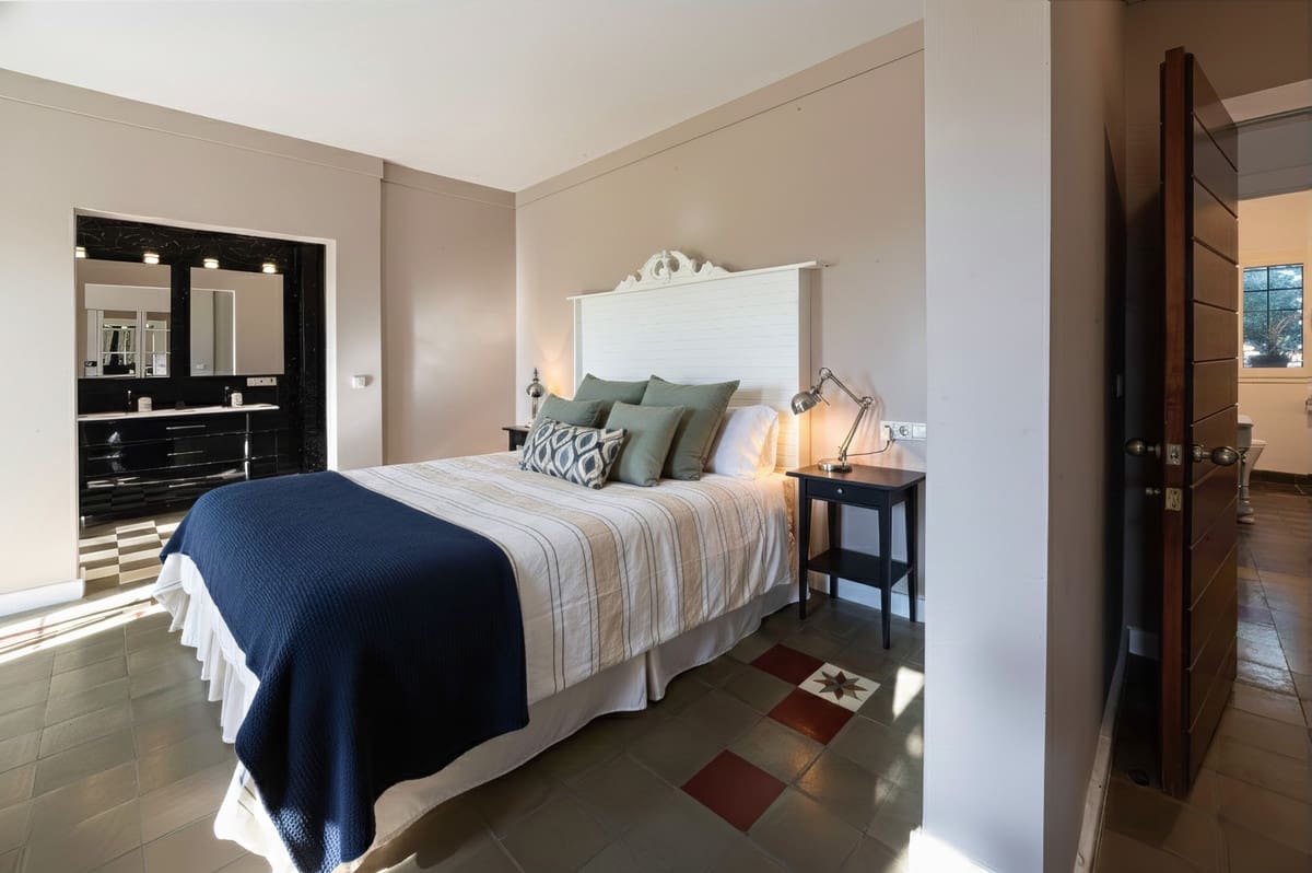 Chalet de 4 habitaciones en Archidona en venta con piscina garaje - 519.000 € (Ref: 9453451)