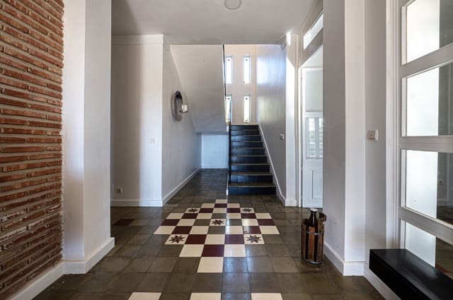 4 makuuhuone Huvila myytävänä paikassa Archidona mukana uima-altaan 
autotalli - 519 000 € (Ref: 9453451)