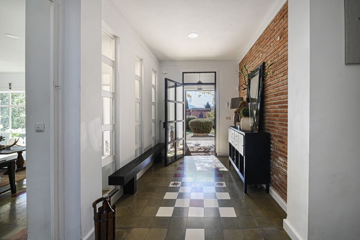 Chalet de 4 habitaciones en Archidona en venta con piscina garaje - 519.000 € (Ref: 9453451)