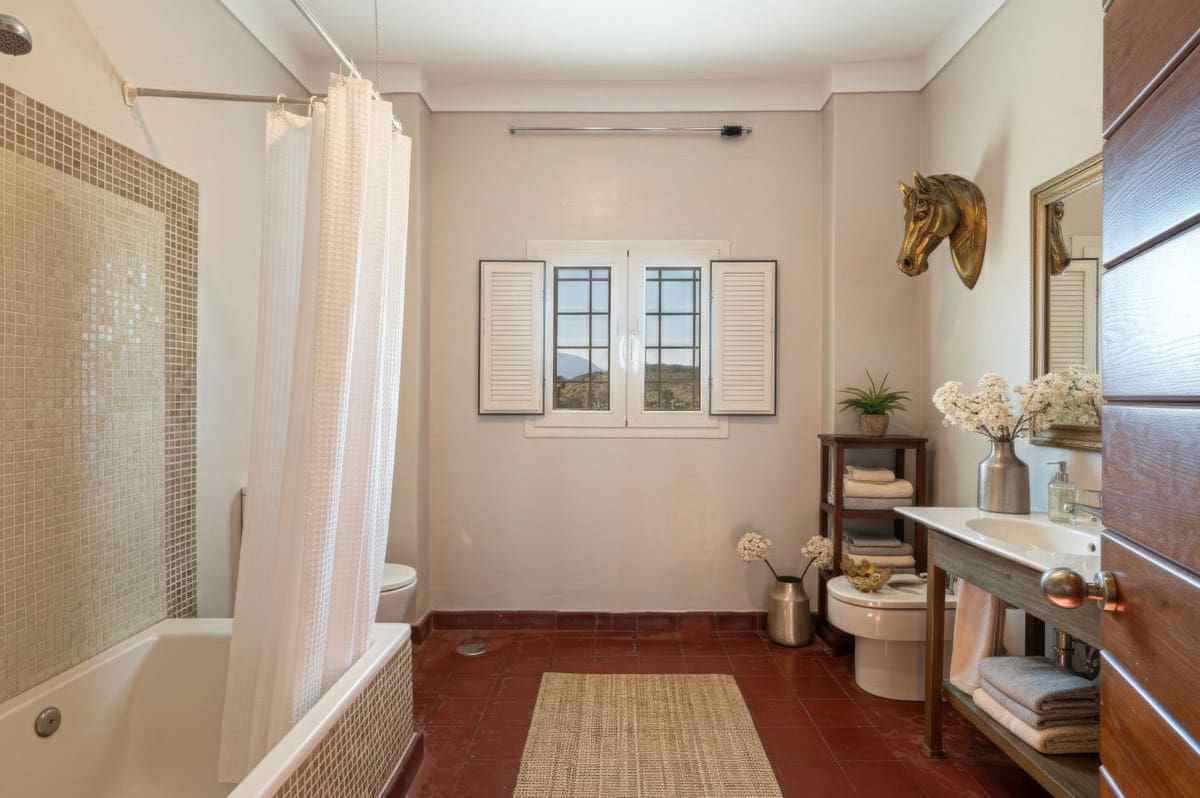 Chalet de 4 habitaciones en Archidona en venta con piscina garaje - 519.000 € (Ref: 9453451)