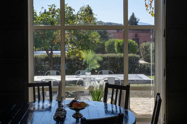 4 makuuhuone Huvila myytävänä paikassa Archidona mukana uima-altaan 
autotalli - 519 000 € (Ref: 9453451)