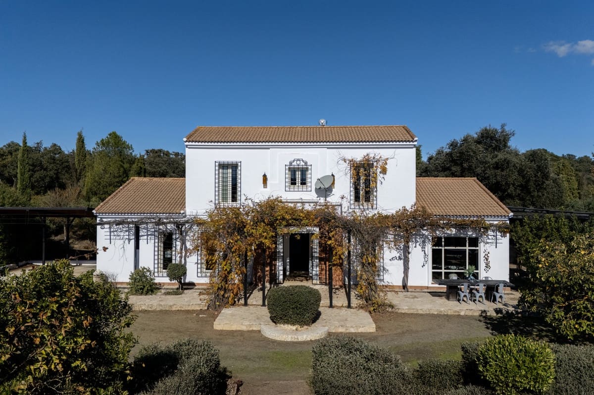 Chalet de 4 habitaciones en Archidona en venta con piscina garaje - 519.000 € (Ref: 9453451)