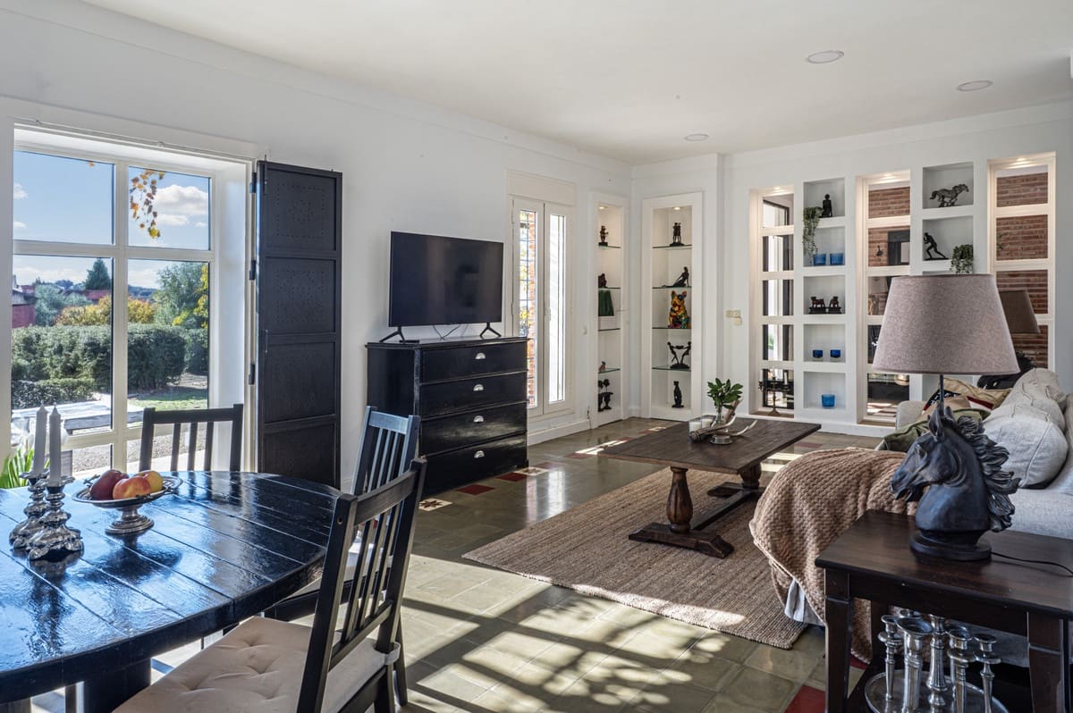 Chalet de 4 habitaciones en Archidona en venta con piscina garaje - 519.000 € (Ref: 9453451)