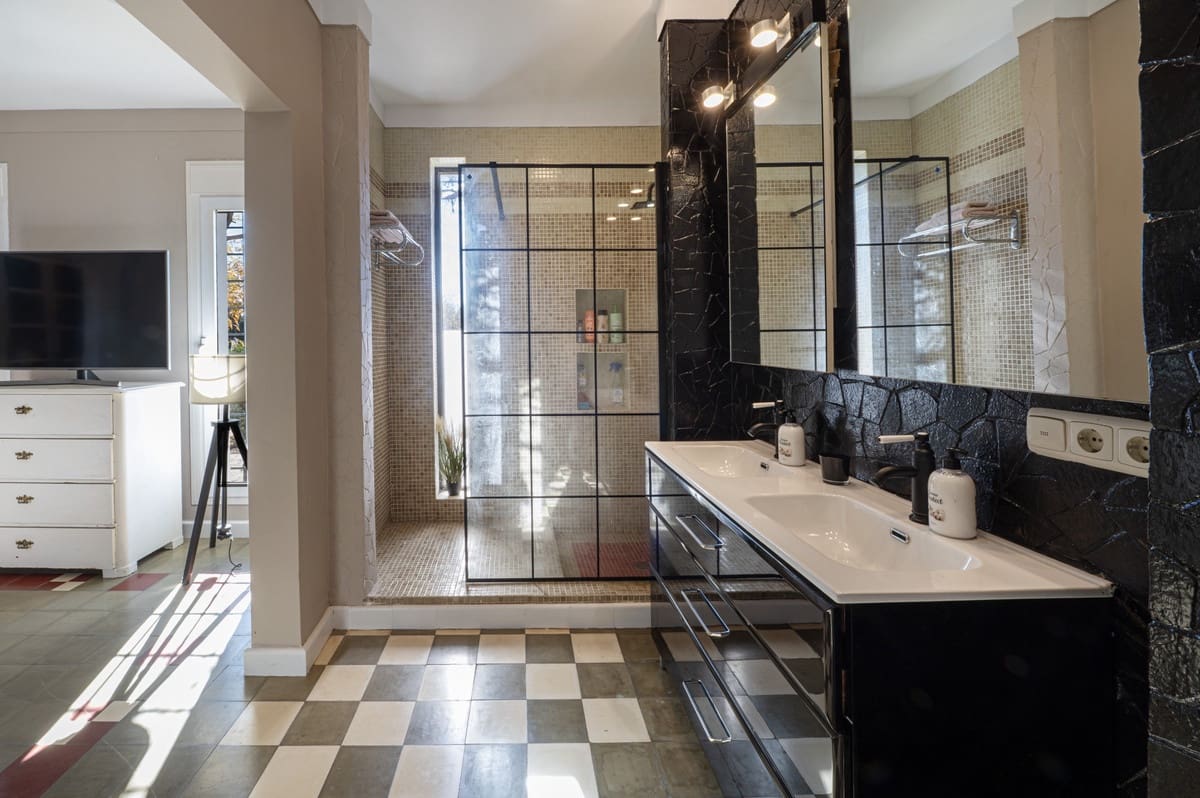 Chalet de 4 habitaciones en Archidona en venta con piscina garaje - 519.000 € (Ref: 9453451)