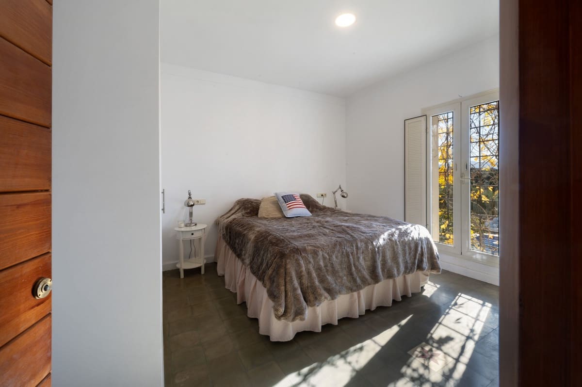 Chalet de 4 habitaciones en Archidona en venta con piscina garaje - 519.000 € (Ref: 9453451)