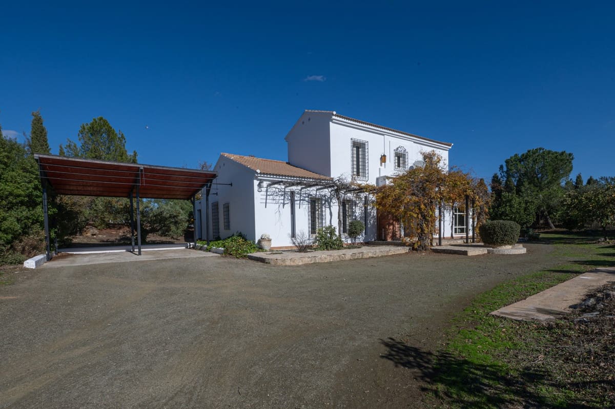 Chalet de 4 habitaciones en Archidona en venta con piscina garaje - 519.000 € (Ref: 9453451)