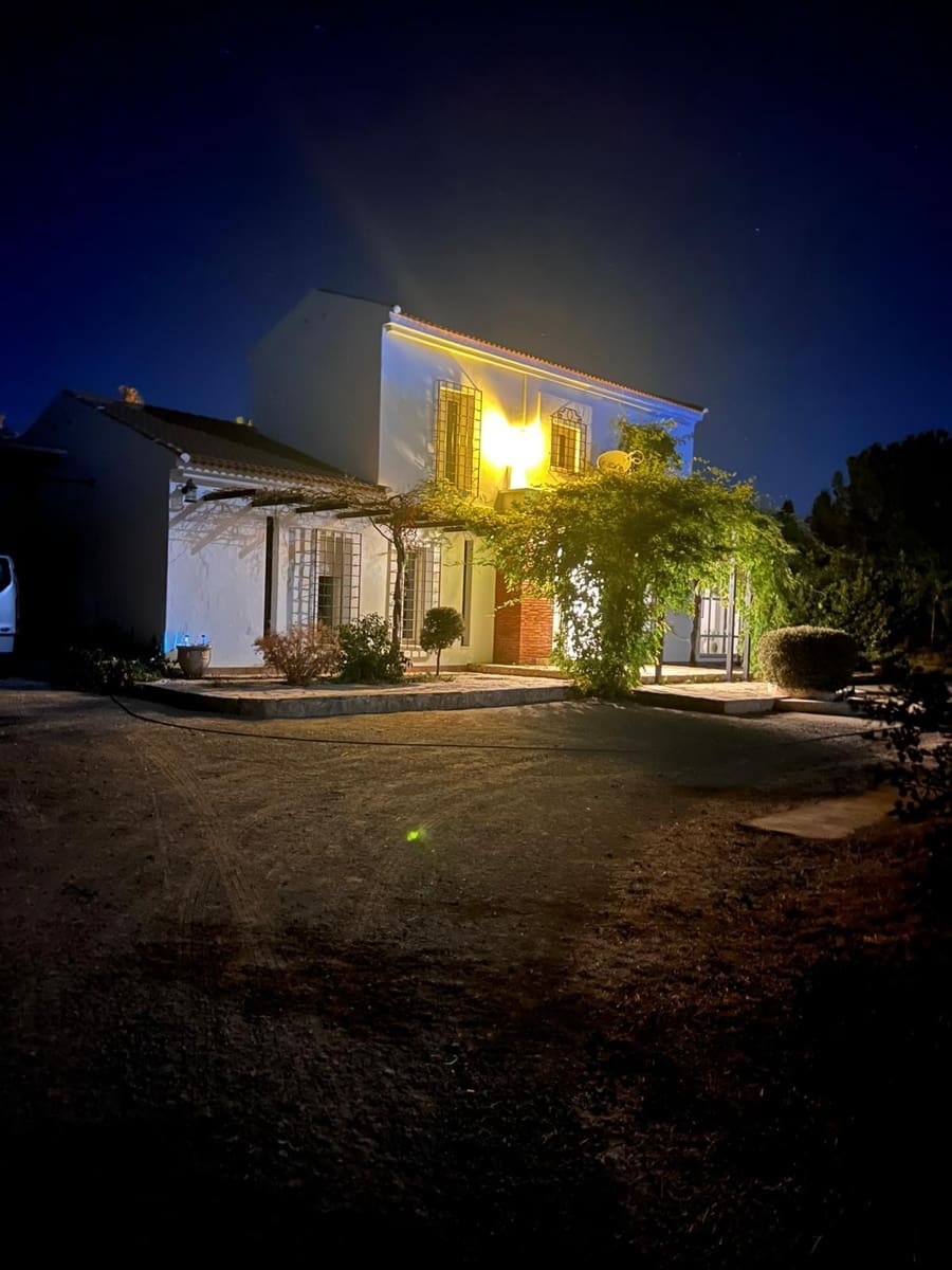 Chalet de 4 habitaciones en Archidona en venta con piscina garaje - 519.000 € (Ref: 9453451)