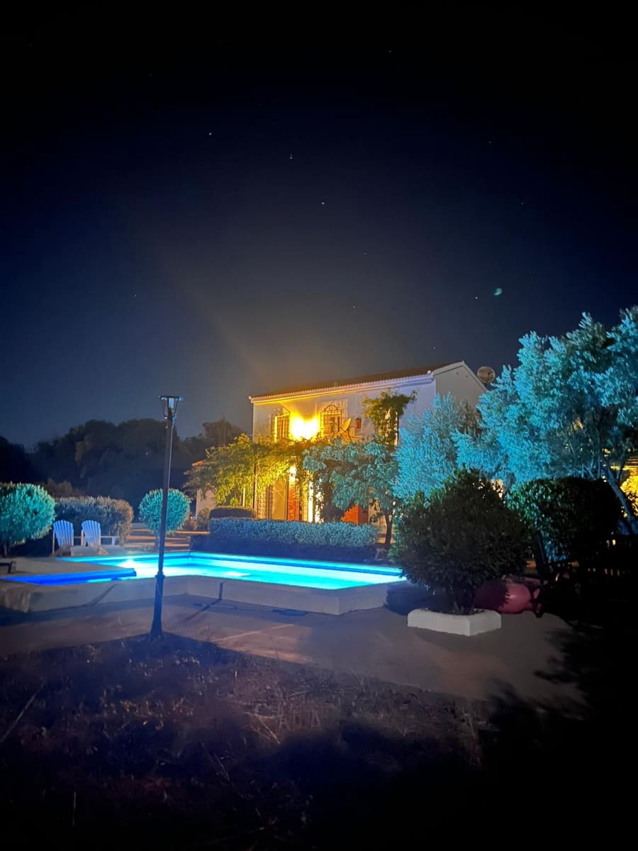 Chalet de 4 habitaciones en Archidona en venta con piscina garaje - 519.000 € (Ref: 9453451)