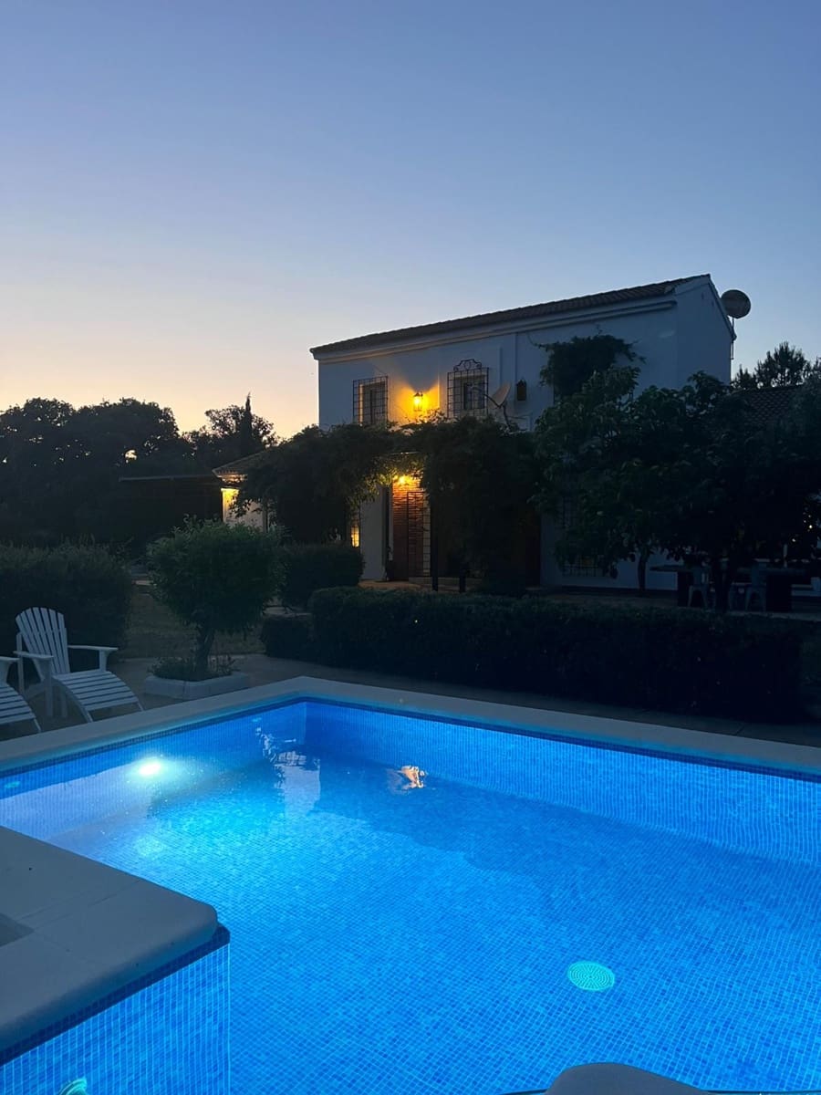 Chalet de 4 habitaciones en Archidona en venta con piscina garaje - 519.000 € (Ref: 9453451)