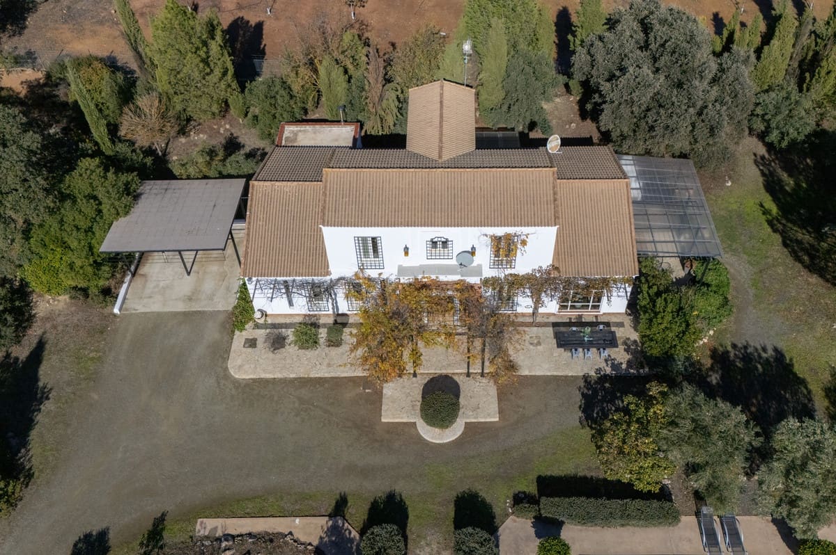 Chalet de 4 habitaciones en Archidona en venta con piscina garaje - 519.000 € (Ref: 9453451)