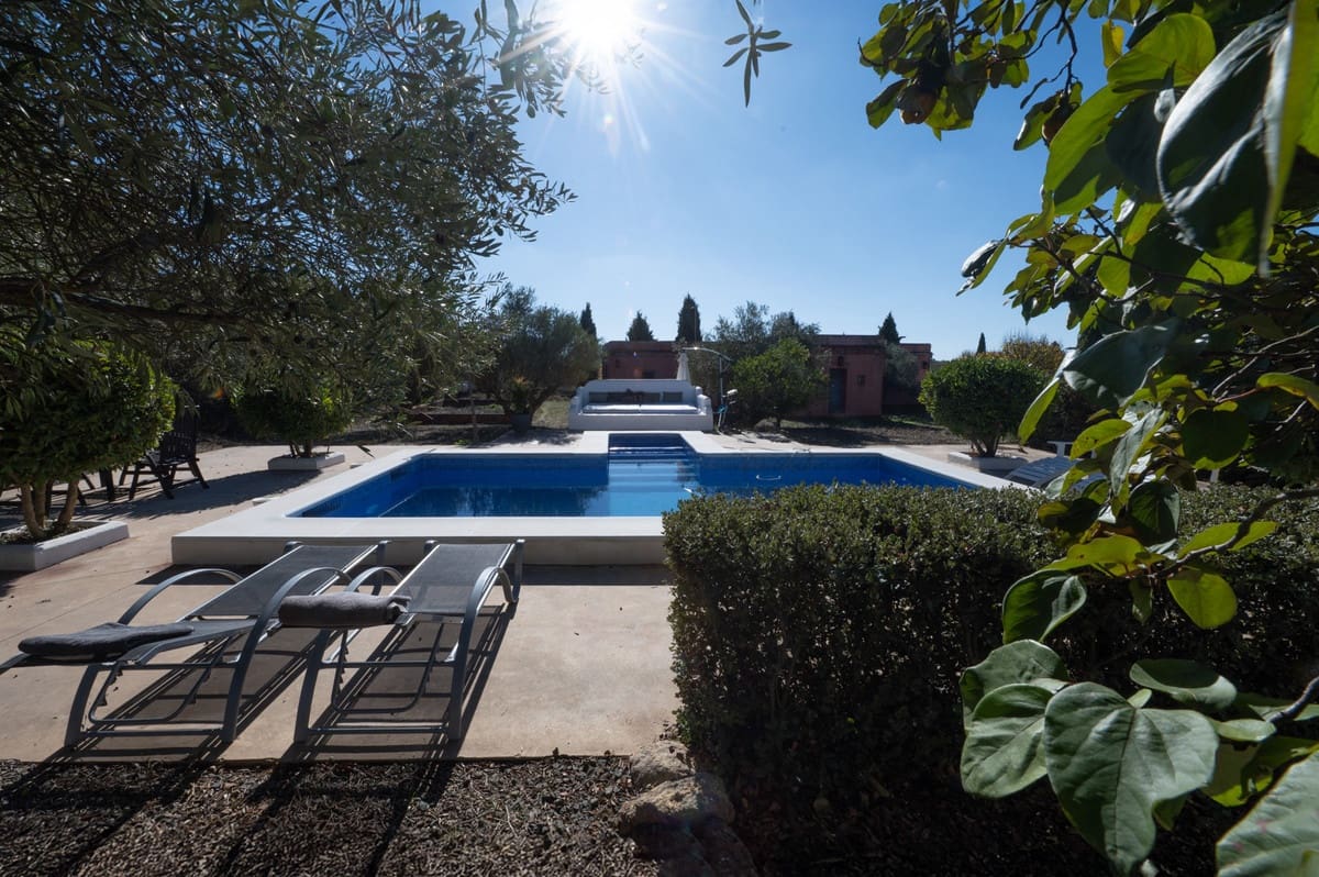 Chalet de 4 habitaciones en Archidona en venta con piscina garaje - 519.000 € (Ref: 9453451)