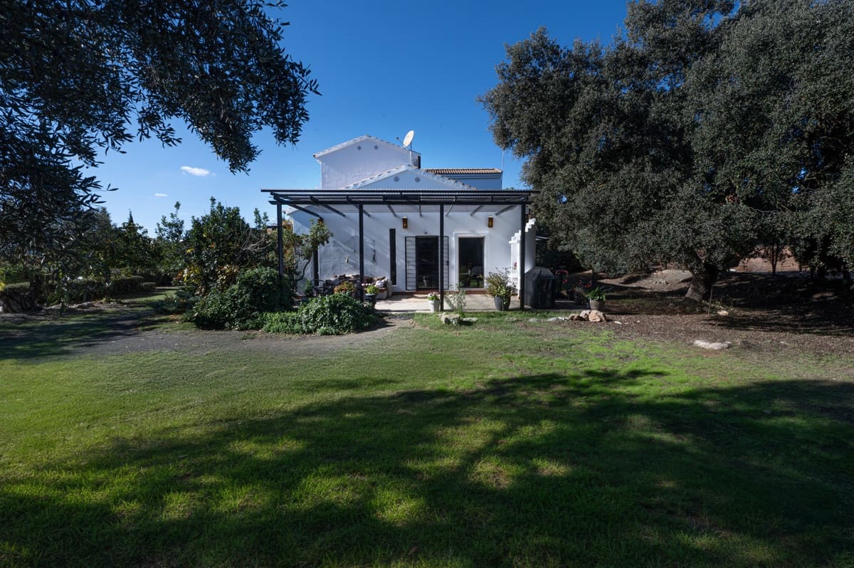 Chalet de 4 habitaciones en Archidona en venta con piscina garaje - 519.000 € (Ref: 9453451)