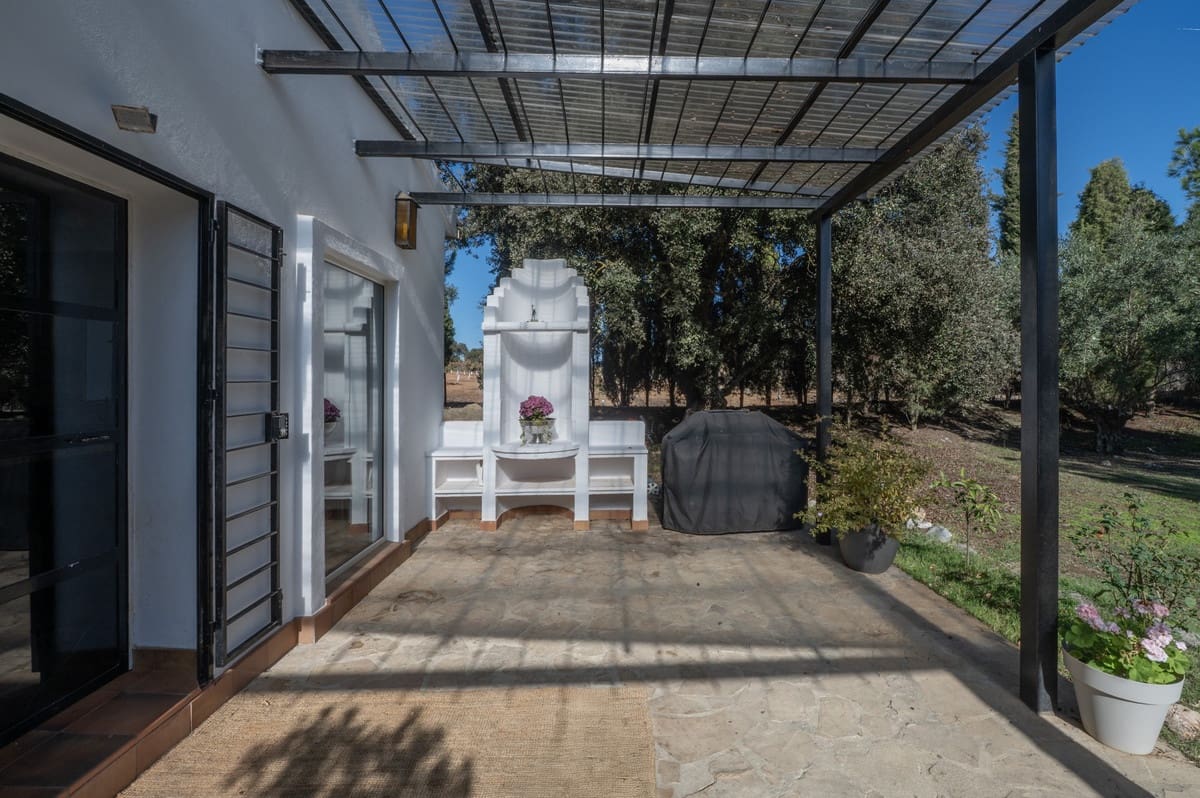 Chalet de 4 habitaciones en Archidona en venta con piscina garaje - 519.000 € (Ref: 9453451)