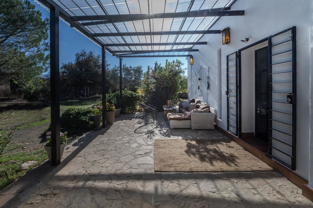 Chalet de 4 habitaciones en Archidona en venta con piscina garaje - 519.000 € (Ref: 9453451)