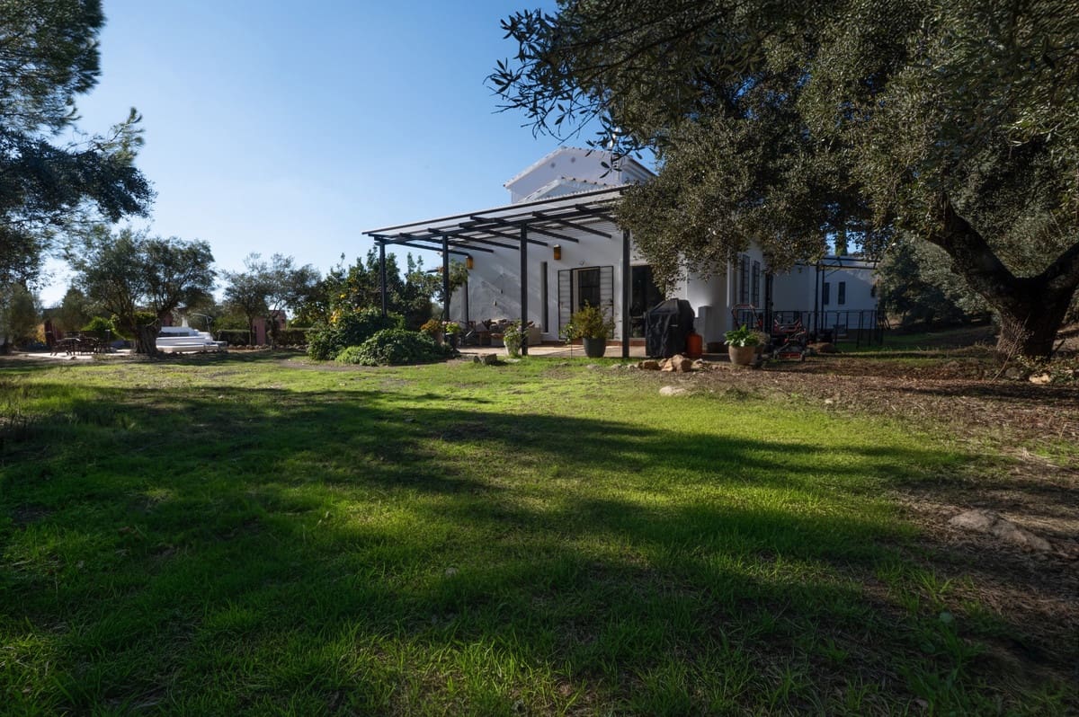 Chalet de 4 habitaciones en Archidona en venta con piscina garaje - 519.000 € (Ref: 9453451)