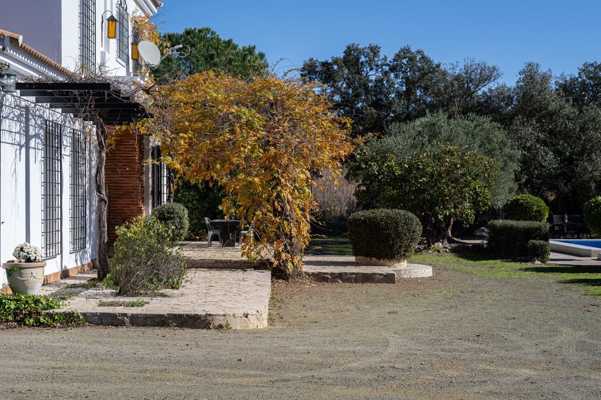 Chalet de 4 habitaciones en Archidona en venta con piscina garaje - 519.000 € (Ref: 9453451)