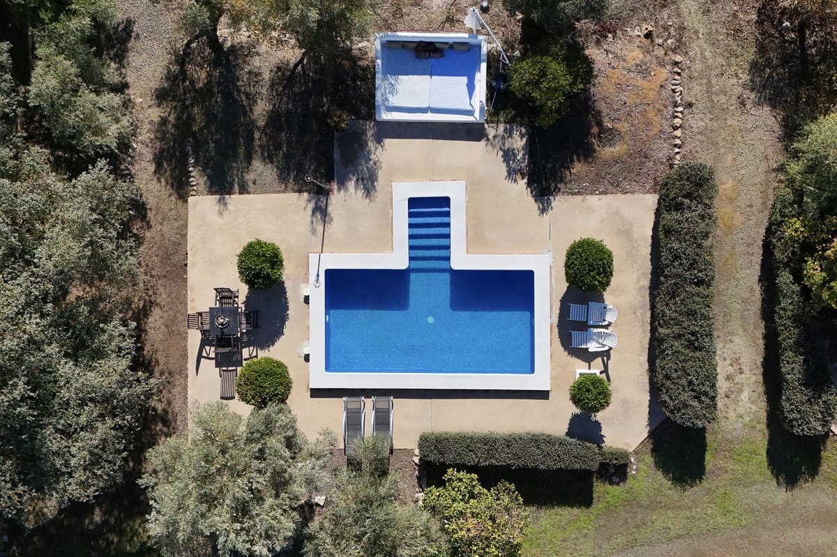 Chalet de 4 habitaciones en Archidona en venta con piscina garaje - 519.000 € (Ref: 9453451)