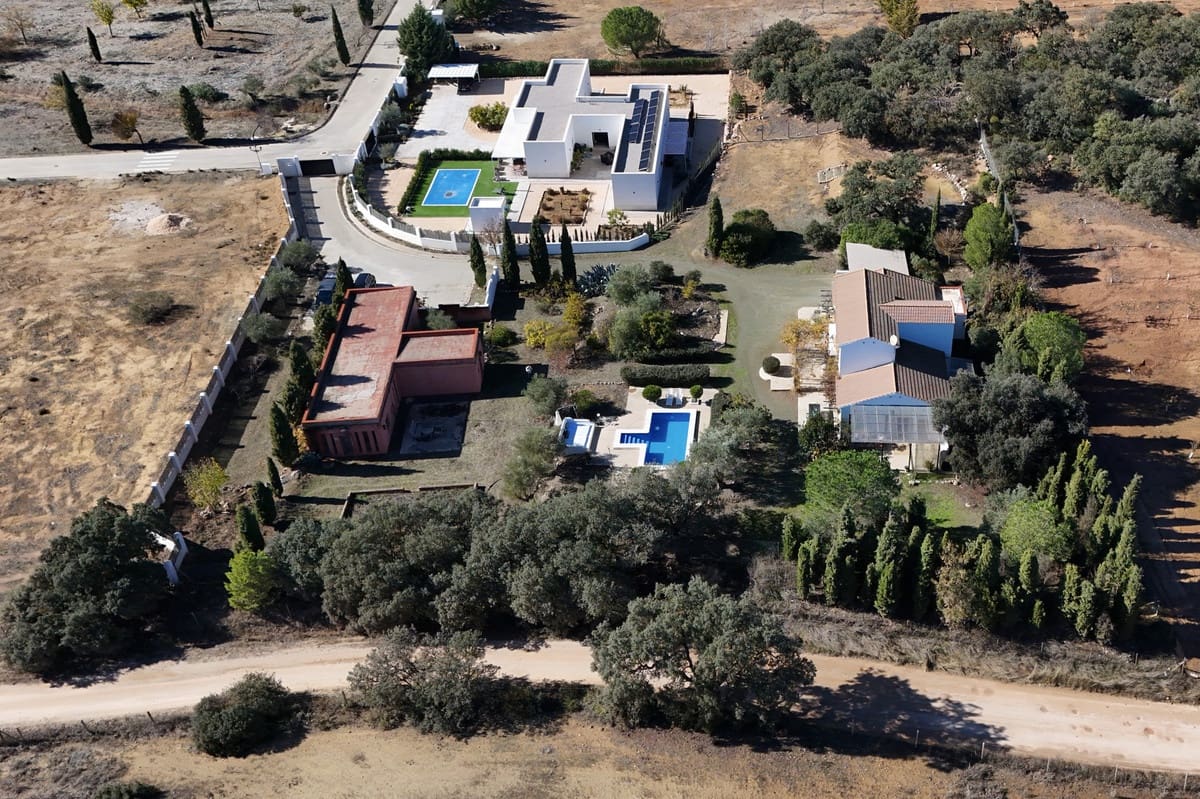 Chalet de 4 habitaciones en Archidona en venta con piscina garaje - 519.000 € (Ref: 9453451)