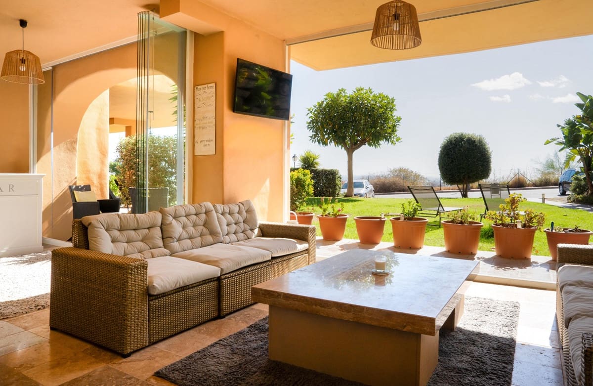 3 bedroom Apartment for sale in Benahavis with pool - € 630,000 (Ref: 9453463)