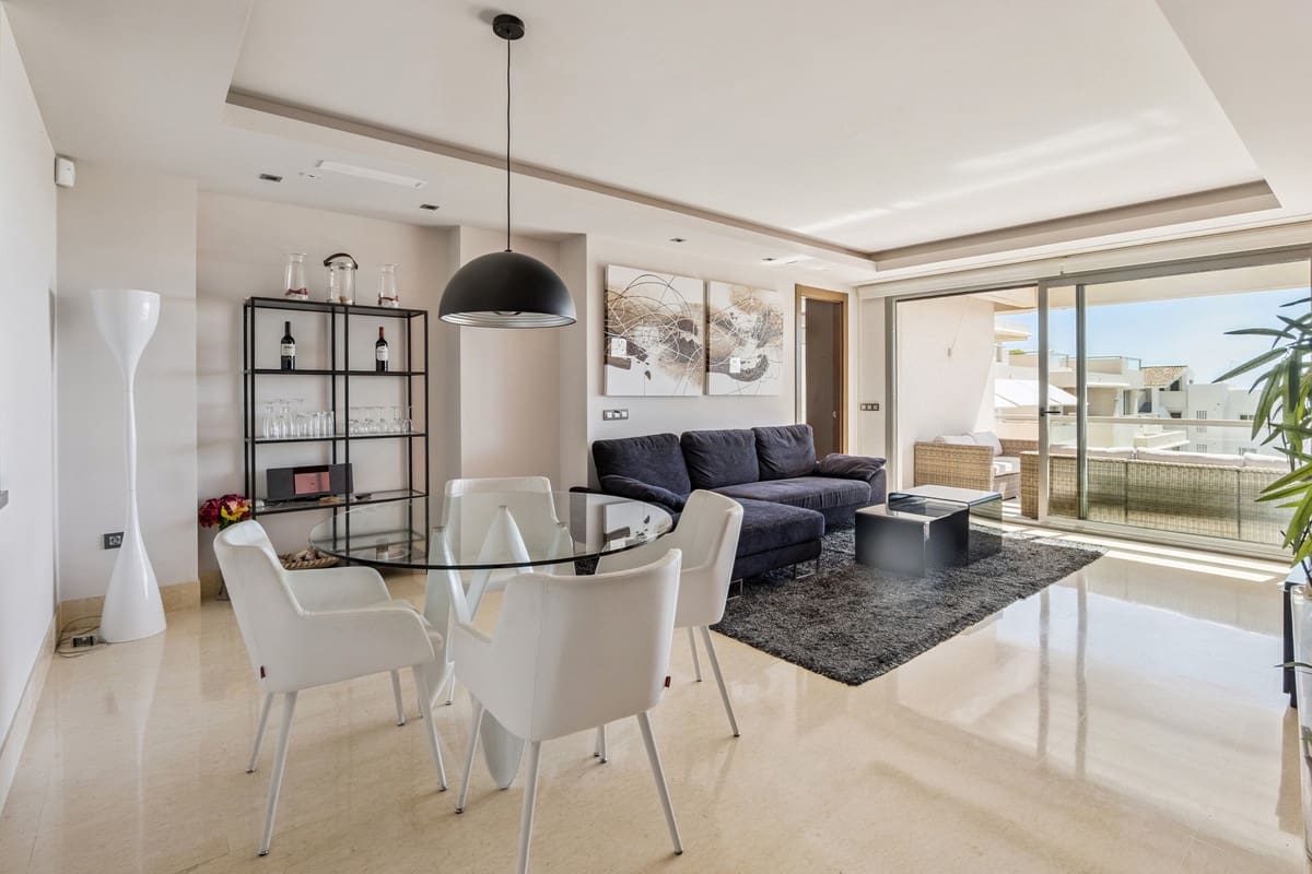 2 bedroom Apartment for sale in Benahavis with pool garage - € 675,000 (Ref: 9453465)