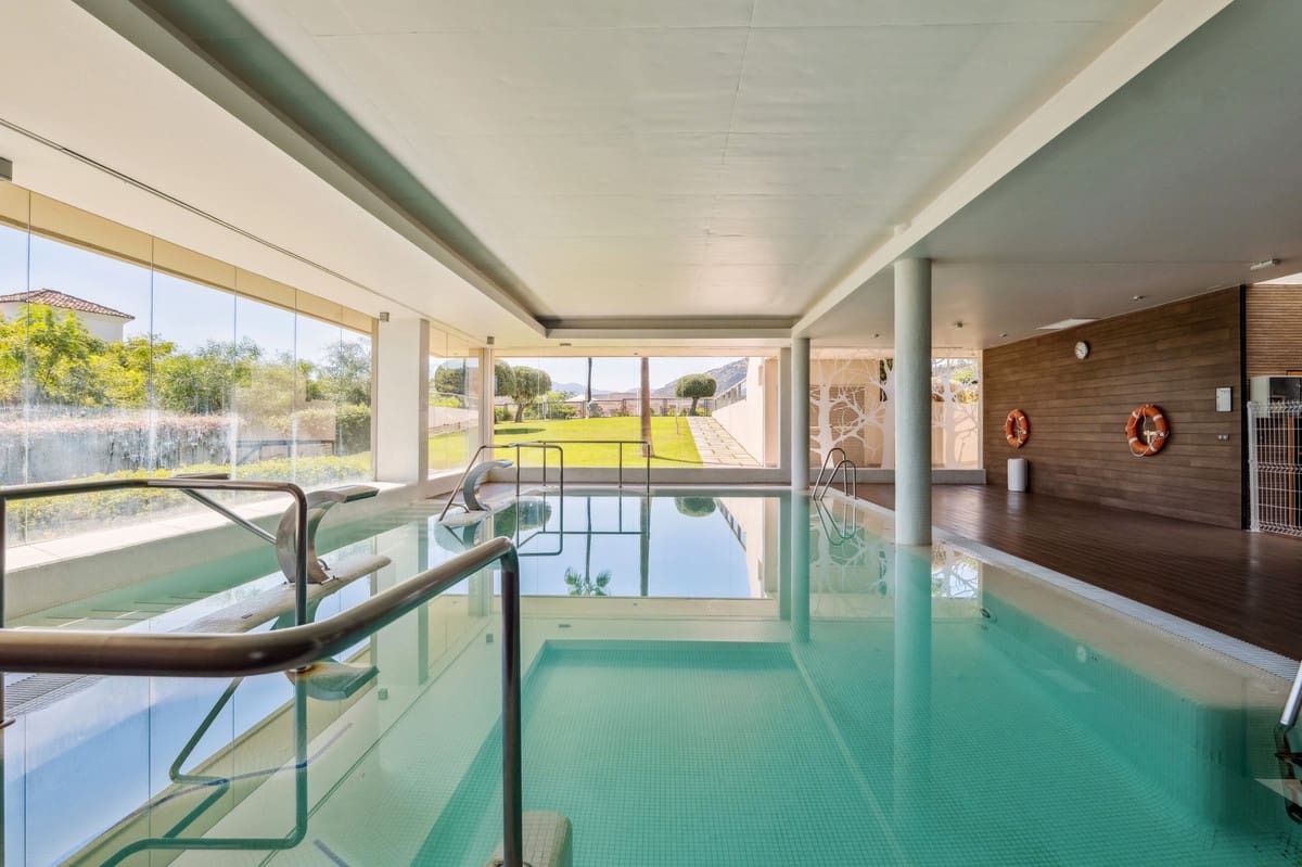 2 bedroom Apartment for sale in Benahavis with pool garage - € 675,000 (Ref: 9453465)