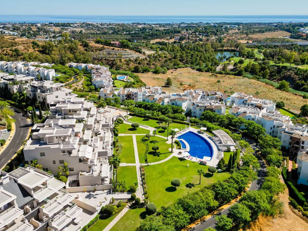 2 bedroom Apartment for sale in Benahavis with pool garage - € 675,000 (Ref: 9453465)