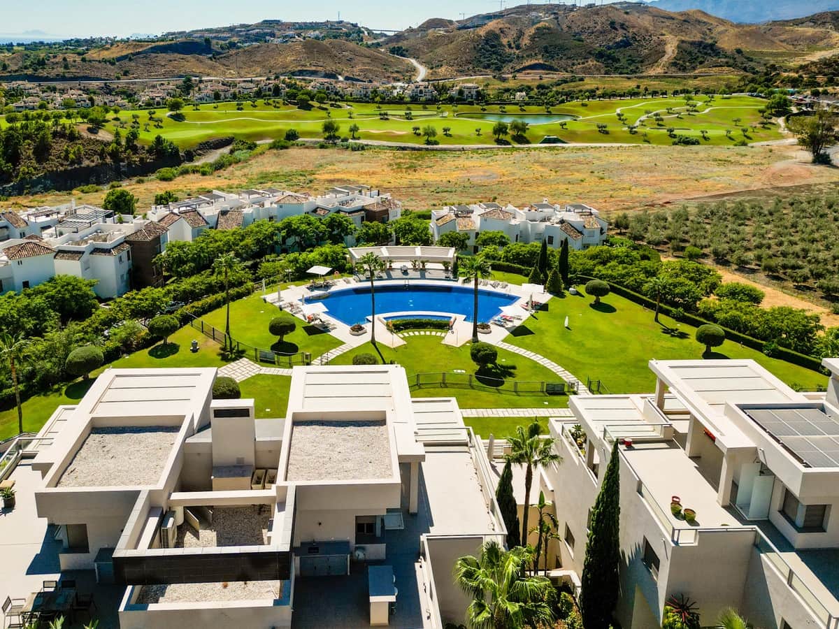 2 bedroom Apartment for sale in Benahavis with pool garage - € 675,000 (Ref: 9453465)