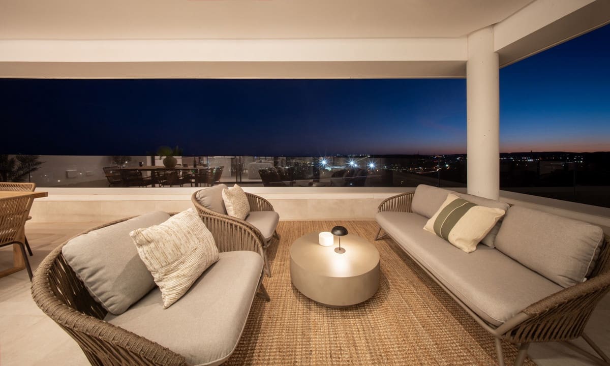 2 bedroom Apartment for sale in Estepona with pool garage - € 925,000 (Ref: 9453466)