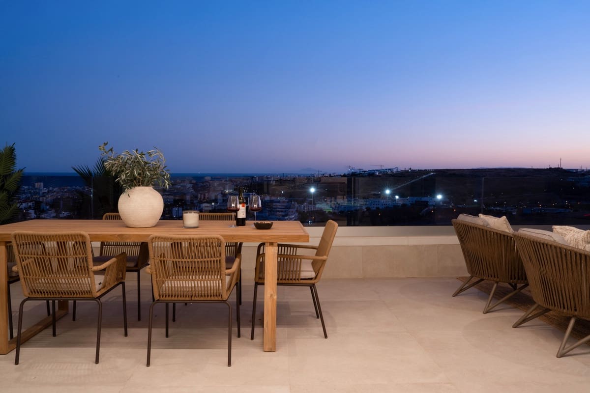 2 bedroom Apartment for sale in Estepona with pool garage - € 925,000 (Ref: 9453466)