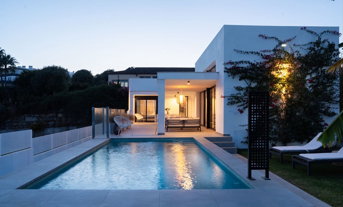 3 sypialnia Willa na sprzedaż w Estepona z basenem garażem - 995 000 € (Ref: 9453491)