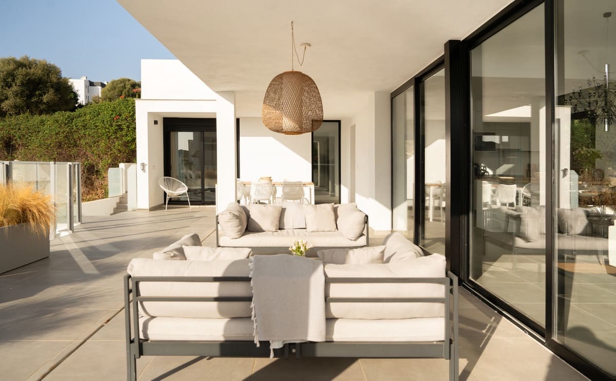 3 sypialnia Willa na sprzedaż w Estepona z basenem garażem - 995 000 € (Ref: 9453491)