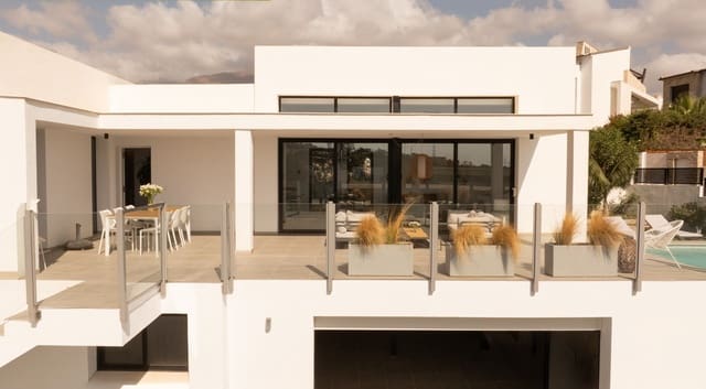 3 bedroom Villa for sale in Valle Romano Golf, Estepona with pool garage - € 995,000 (Ref: 9453491)