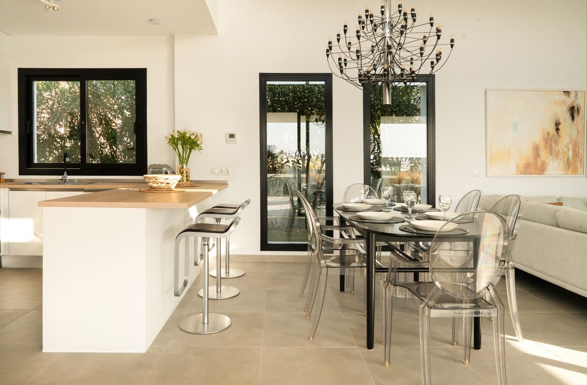 3 sypialnia Willa na sprzedaż w Estepona z basenem garażem - 995 000 € (Ref: 9453491)