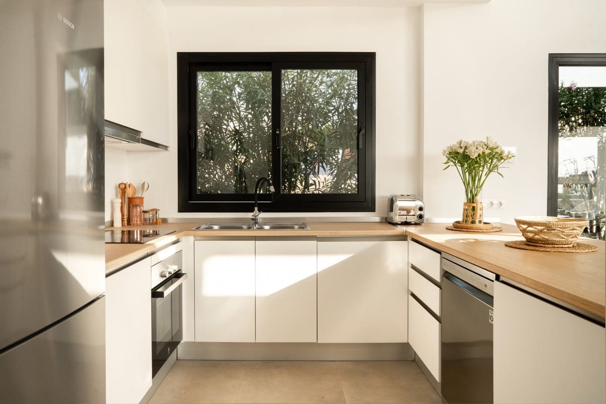 3 sypialnia Willa na sprzedaż w Estepona z basenem garażem - 995 000 € (Ref: 9453491)