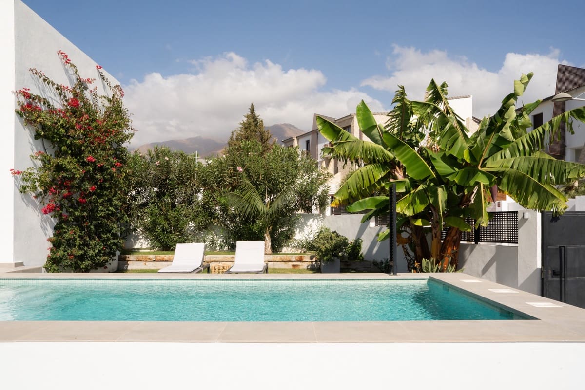 3 sypialnia Willa na sprzedaż w Estepona z basenem garażem - 995 000 € (Ref: 9453491)